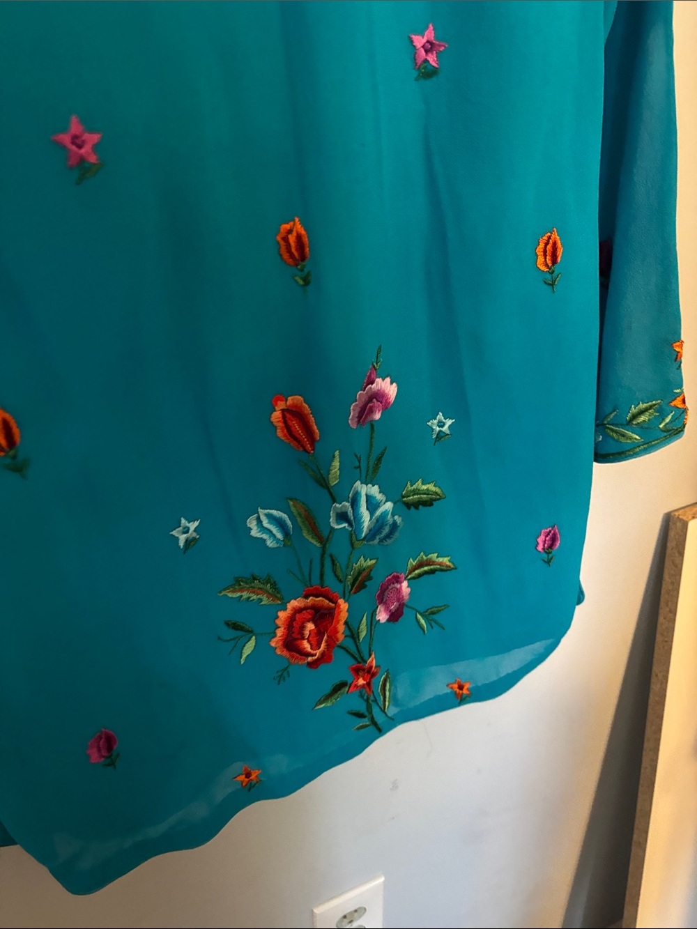 Embroidered Kurta - Picture 3 of 4